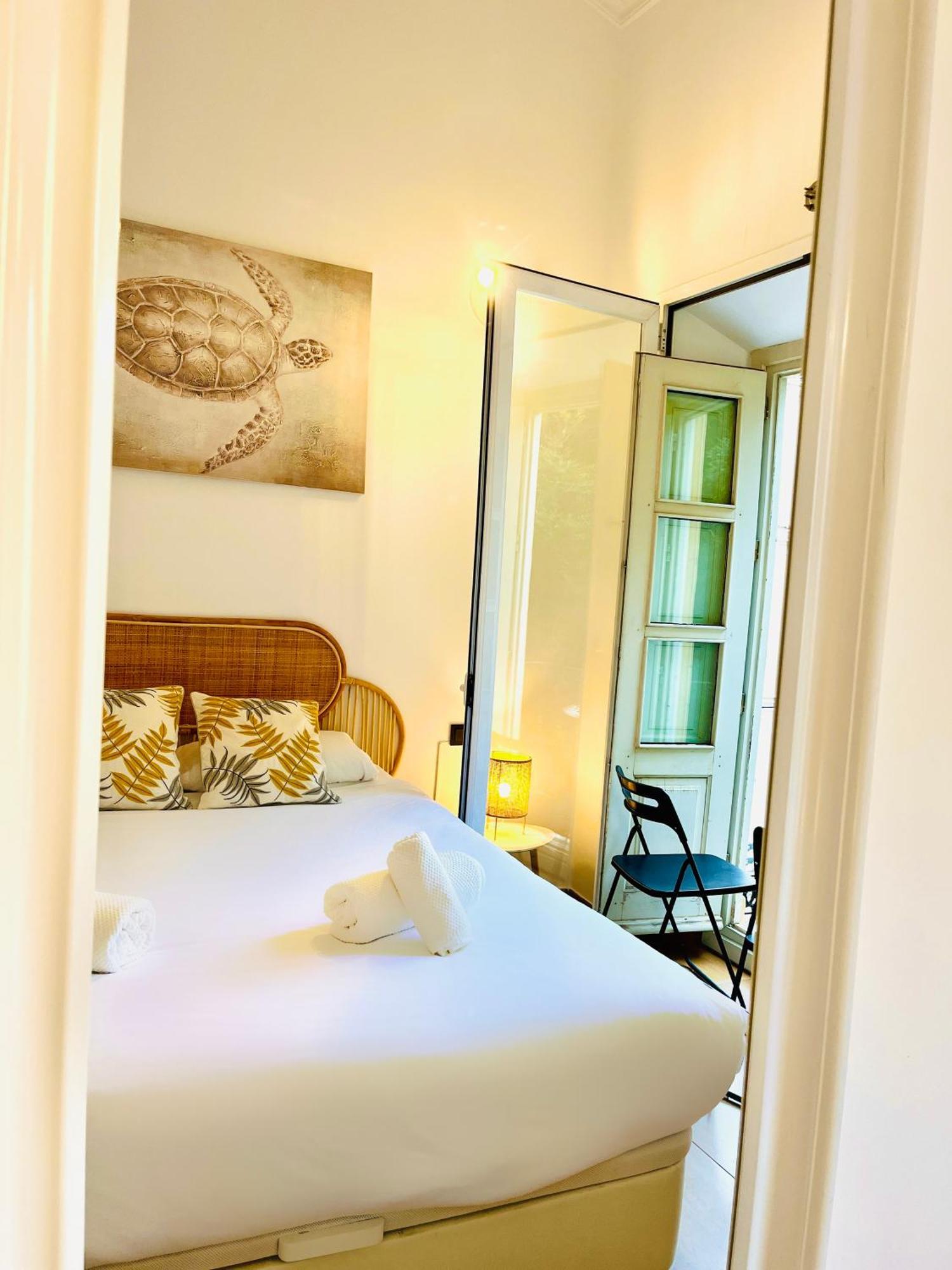 Bright And Cozy Duplex In The Heart Of *