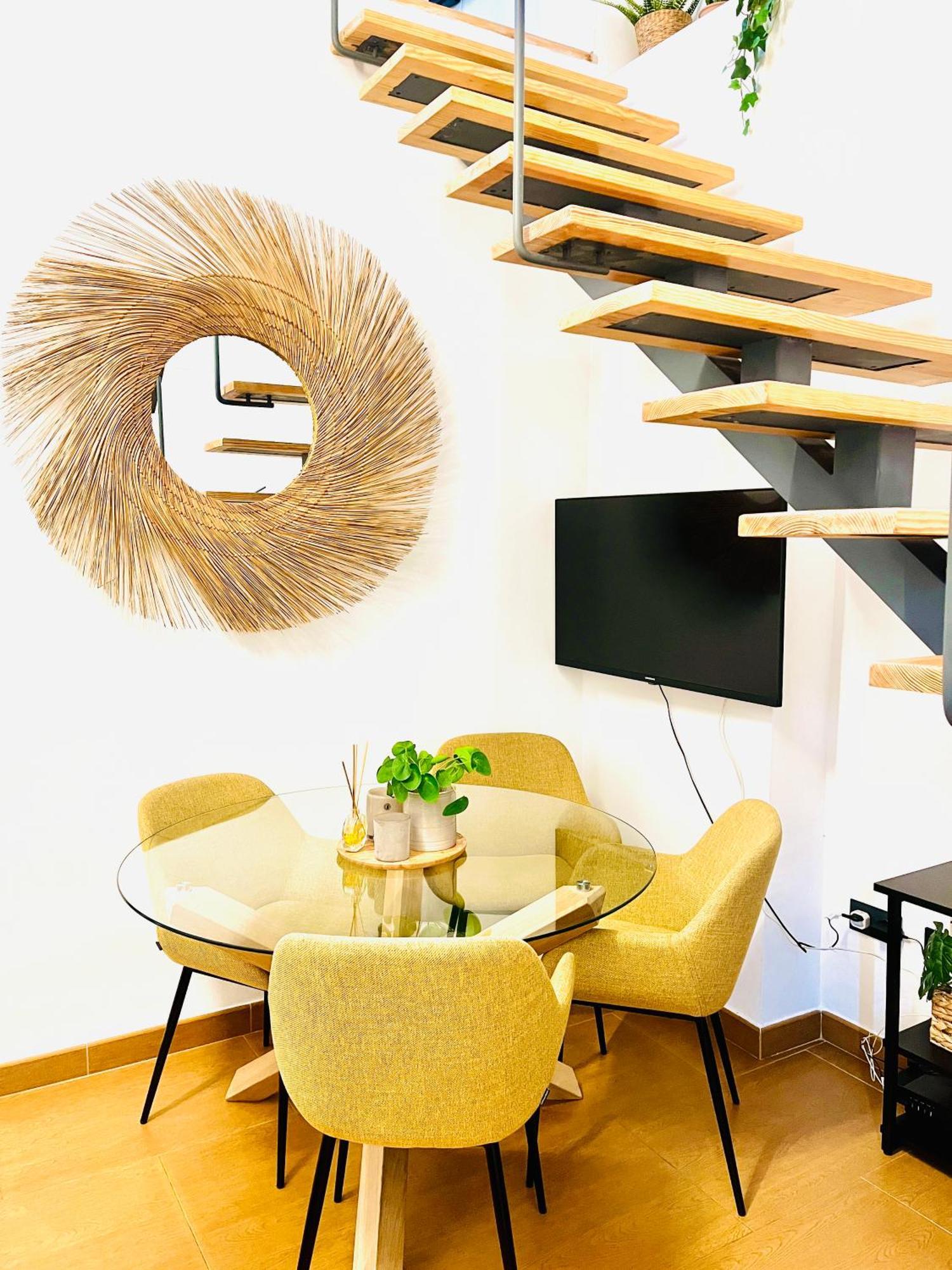 Bright And Cozy Duplex In The Heart Of