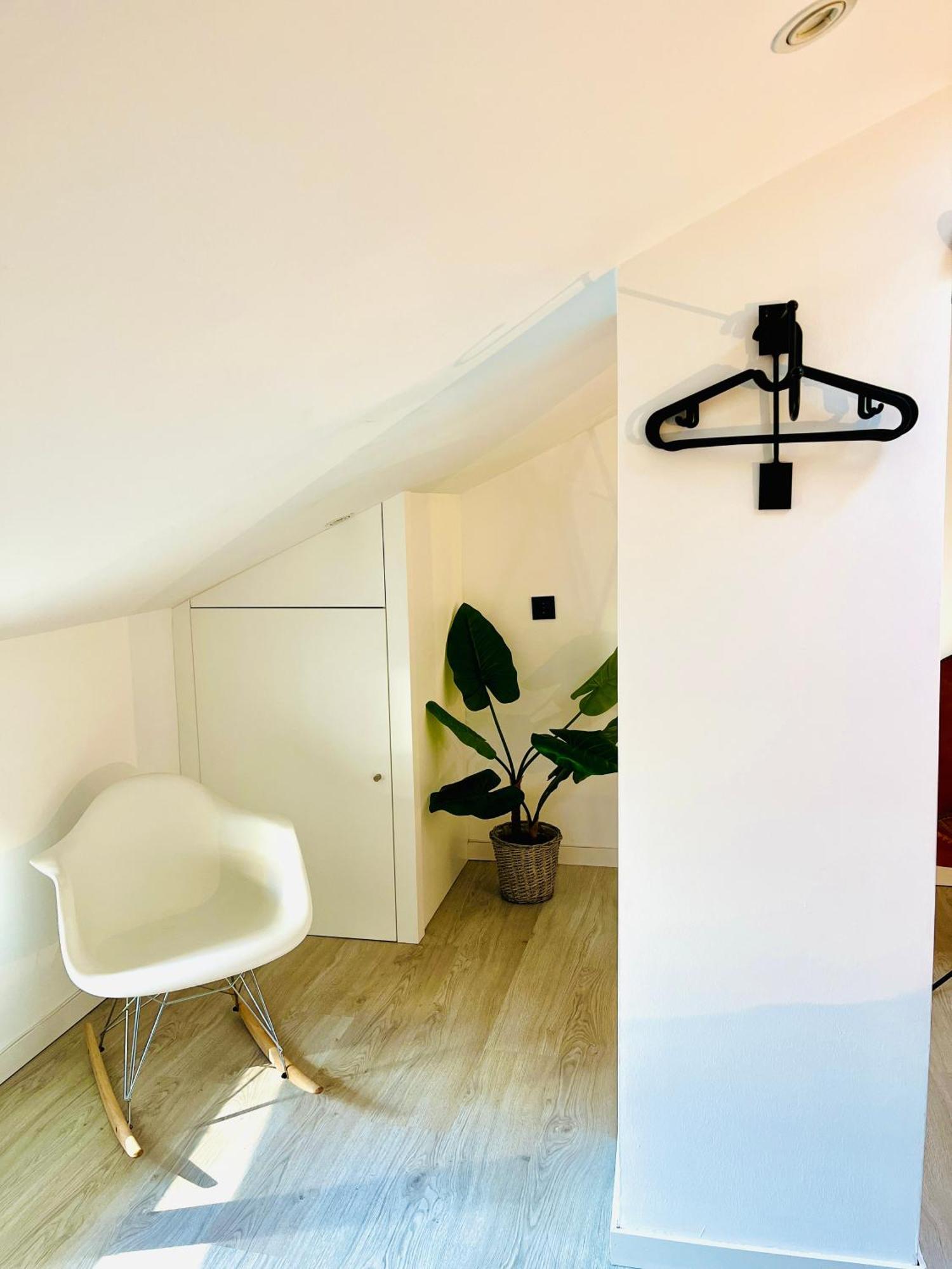 Bright And Cozy Duplex In The Heart Of *
